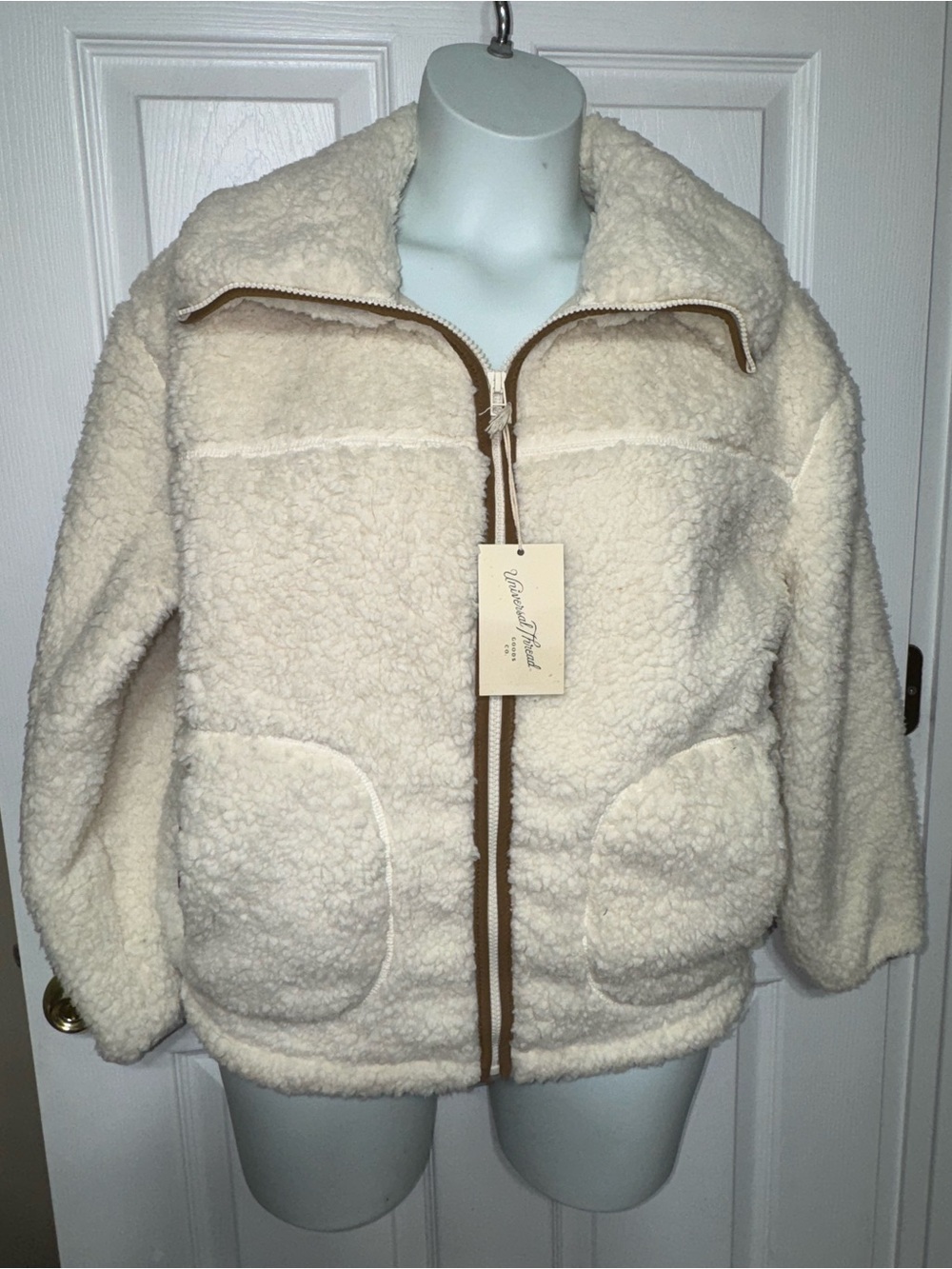 Universal Thread Cozy Cream Full Zipper Sherpa Jacket with Tan Details Sz XS